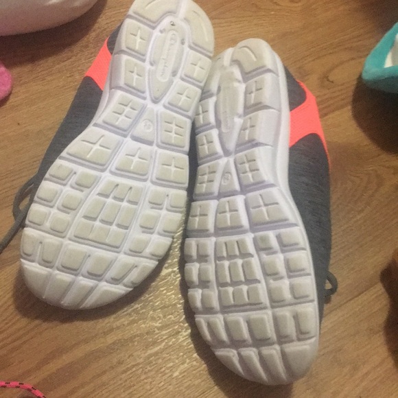 Champion shoes - Picture 2 of 2